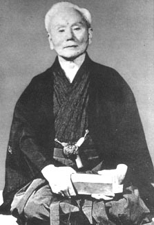 Portrait de Gichin Funakoshi, fondateur du Karaté Shotokan